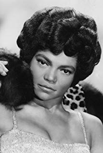 How tall is Eartha Kitt?